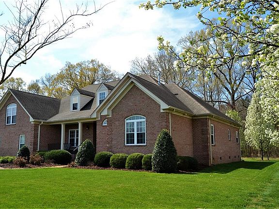 3rd image of 2533 Wilhelm Dr