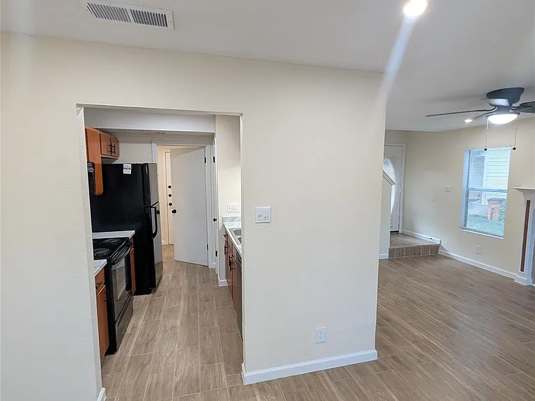 13303 Lyndhurst St #B — Photo 6