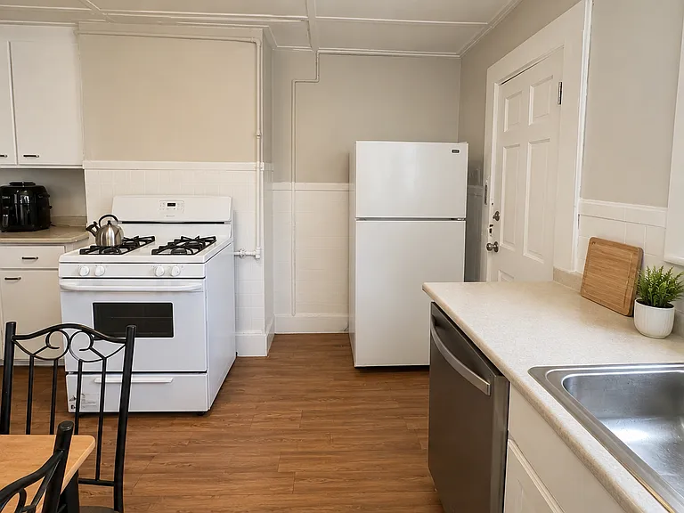 4 Sherman St #2 — Photo 7