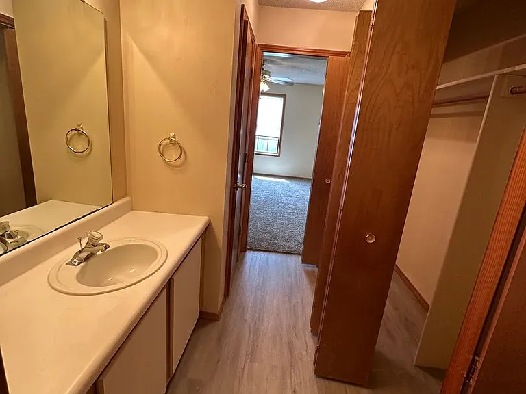 114 224 Deerfield Drive 114 Hunter 1003 #1009 — Photo 8