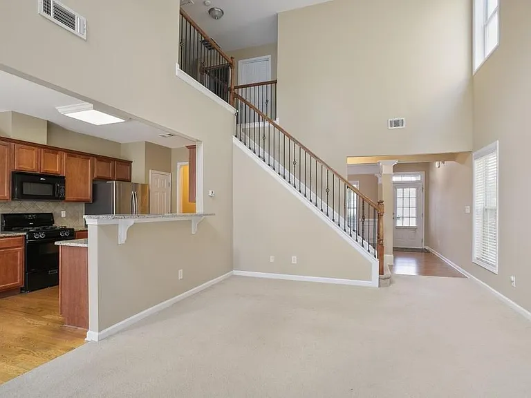 434 Reynoldston Way — Photo 5