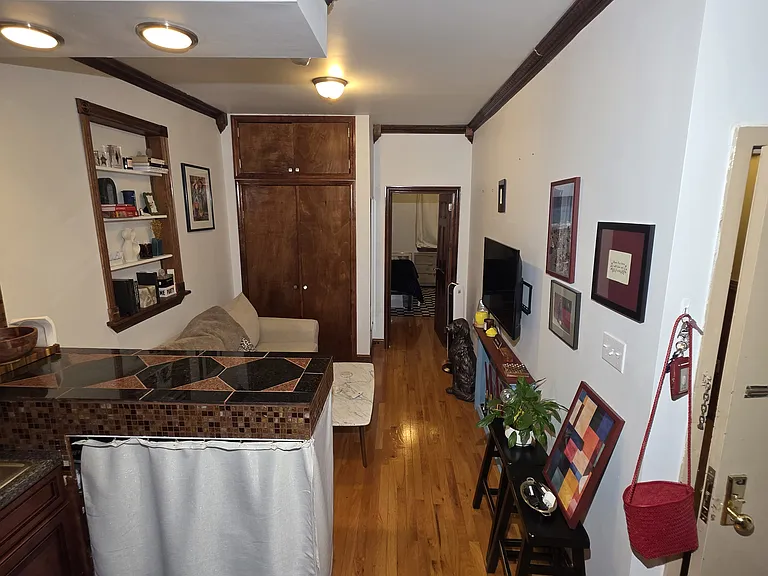 146 Freeman St #2R — Photo 2