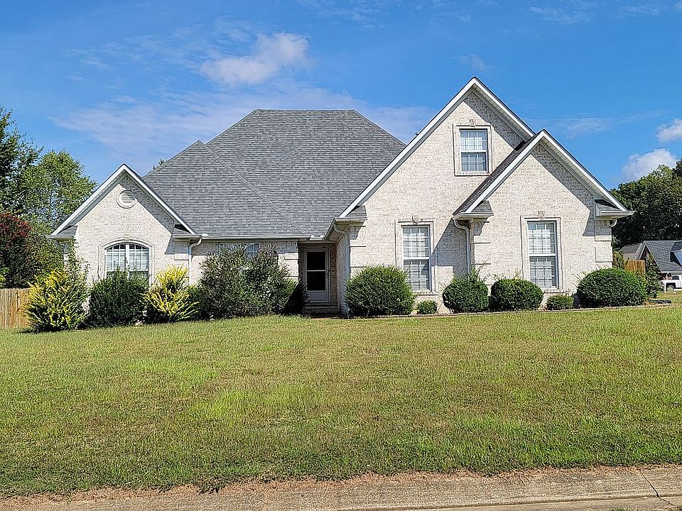 Spacious corner lot