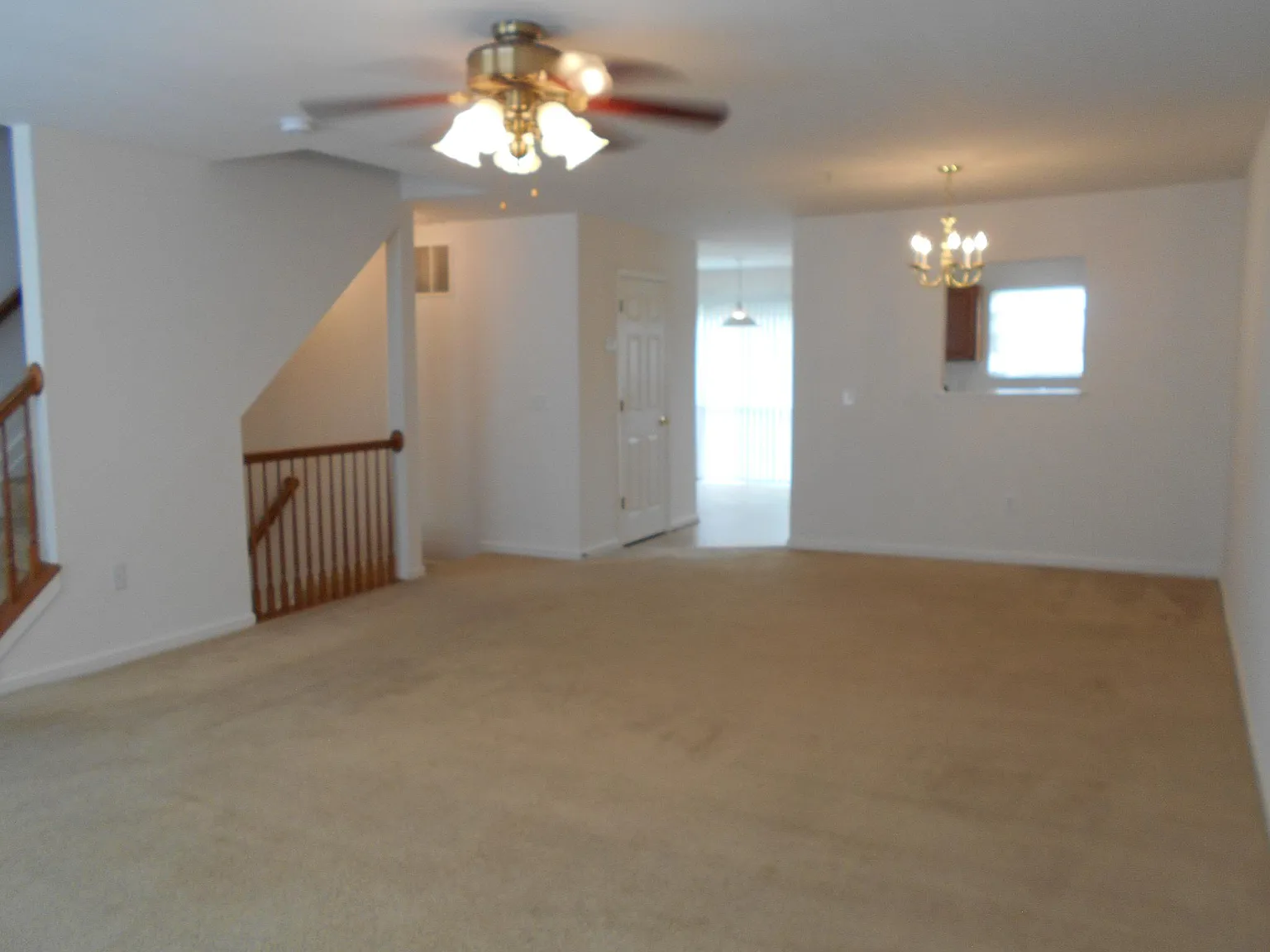 3 bed, 2.5 bath, 2060 sqft, $2,050 — Photo 2