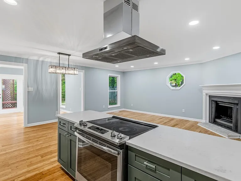102 Cornwallis Dr — Photo 4