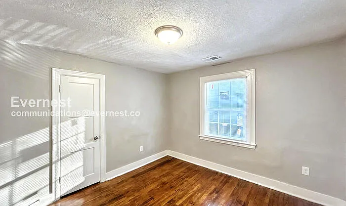 761 Whitney Ave — Photo 13