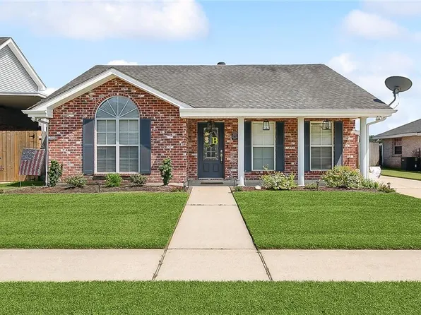 2717 Meadow Dr, Violet, LA 70092