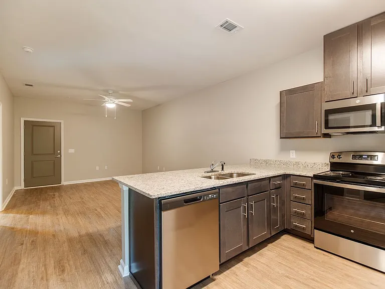 1023 W Gordon St #A10 — Photo 24
