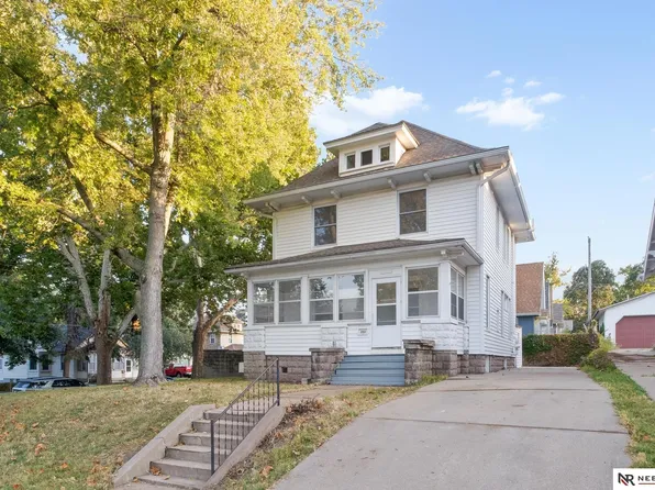 2003 Deer Park Blvd, Omaha, NE 68108