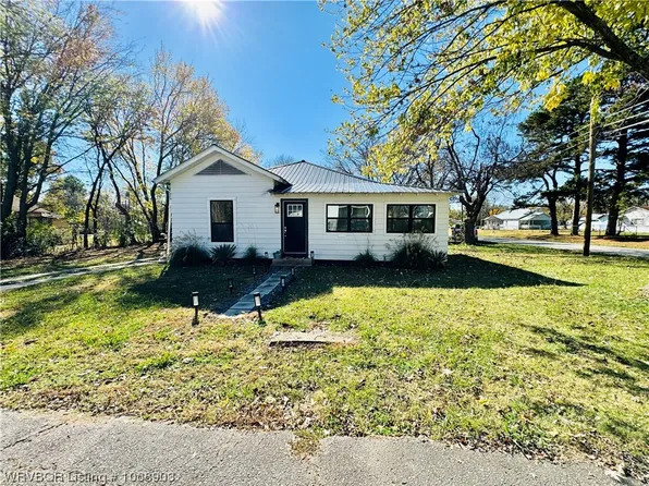 402 Leflore Ave, Poteau, OK 74953