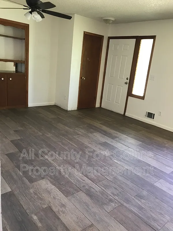 4 bed, 2.0 bath, 2100 sqft, $2,500 — Photo 3