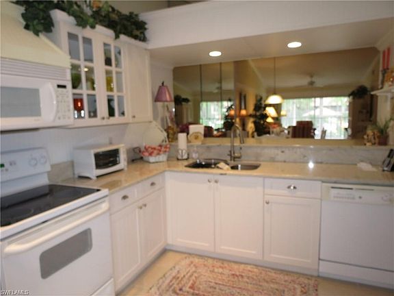 2nd image of 3243 Horse Carriage Way #8