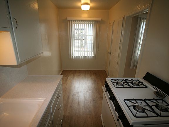 5th image of 200 S Doheny Dr APT 104