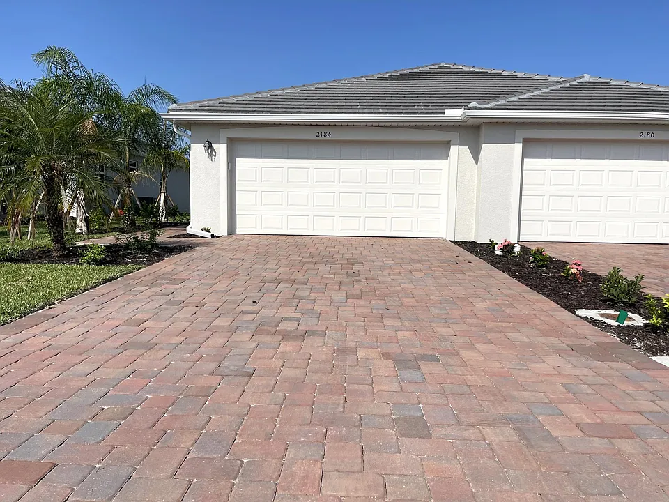 2184 Dragonfruit Way