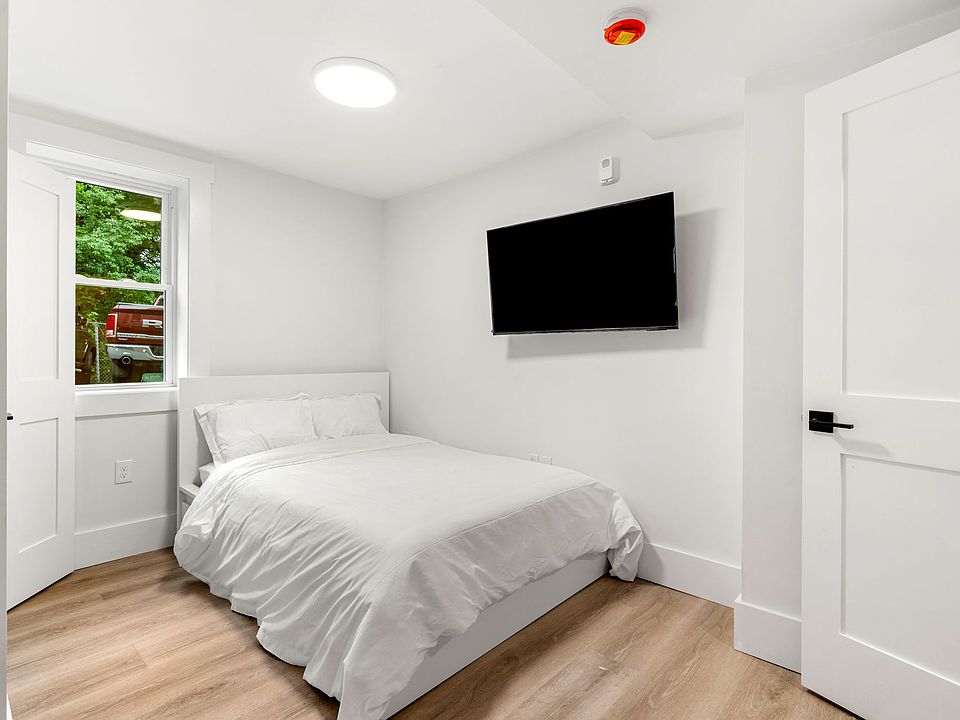 1st image of 18 Benedict St #10