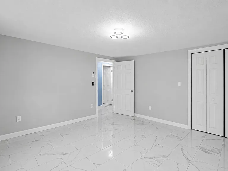 40 Olney Ave — Photo 20