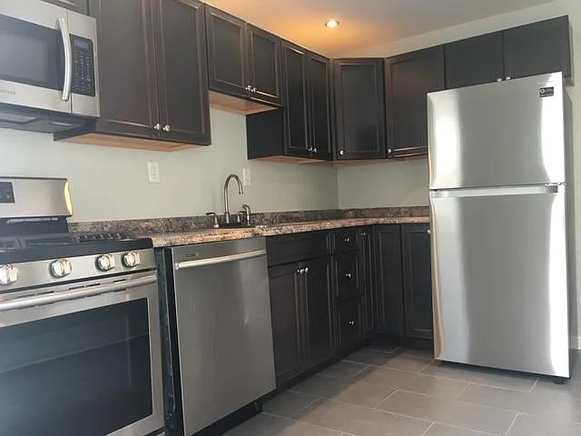 2 bed, 1000 sqft, $1,595 — Photo 3