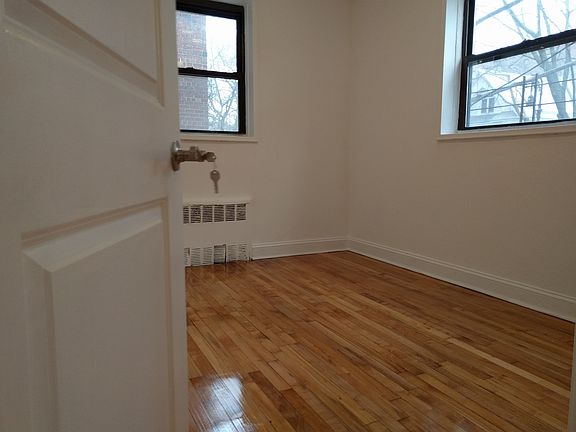 4th image of 400 E 14th St APT 2B