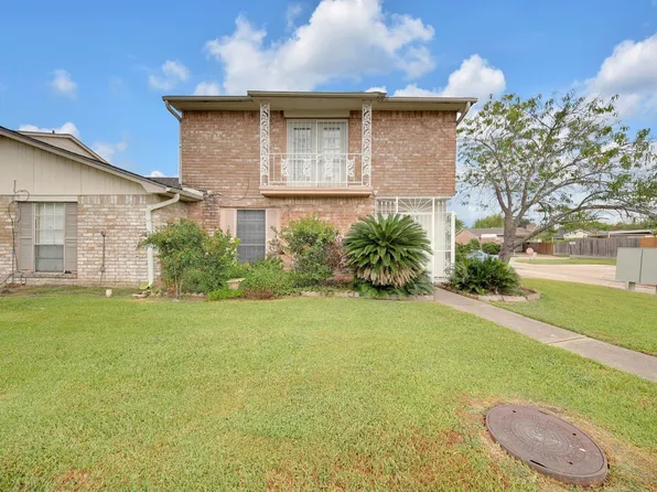 6379 S Briar Bayou Dr, Houston, TX 77072