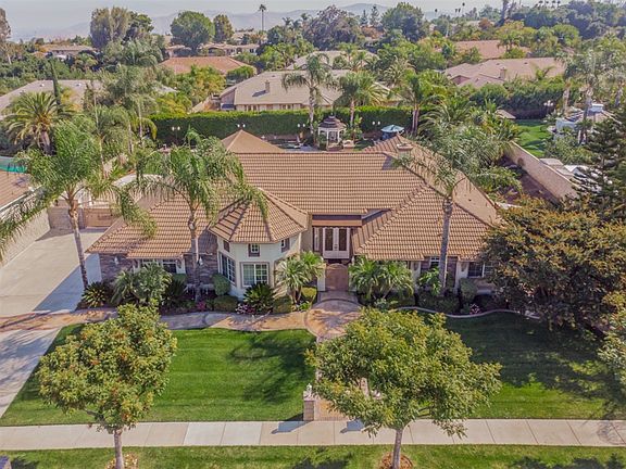 2nd image of 2885 Citrocado Ranch St