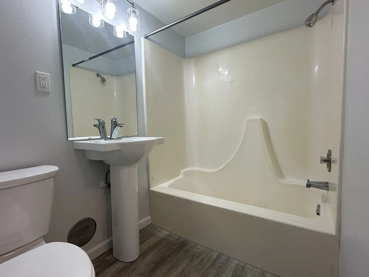Parkview Apartments — Photo 4
