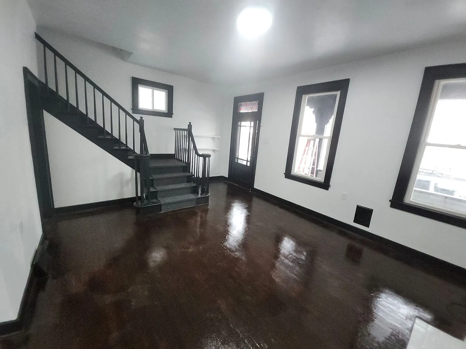 4 bed, 1899 sqft, $1,995 — Photo 4