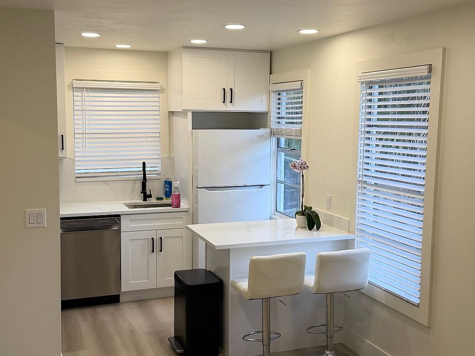 1st image of 430 27th St #2