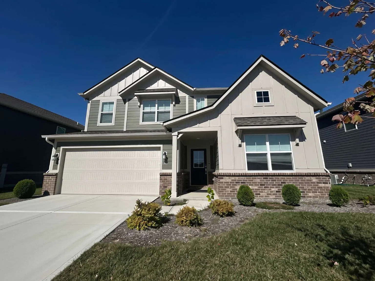 5 bed, 3.5 bath, 3054 sqft, $2,700 — Photo 2