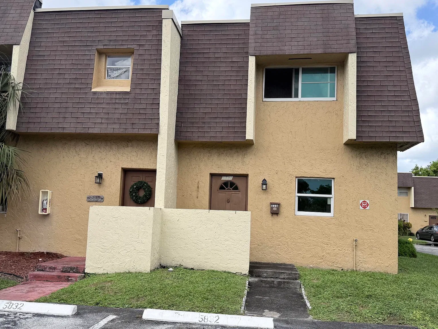 3 bed, 2.5 bath, 1428 sqft, $2,600 — Photo 2