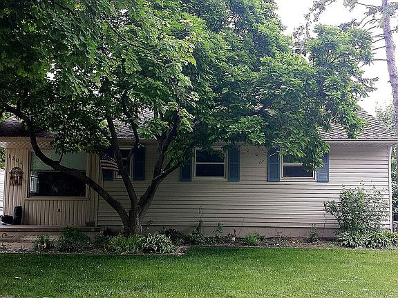 3rd image of 1304 Grove Ave