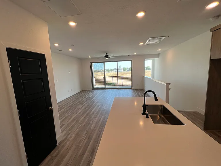 502 W Mahogany Ln — Photo 3