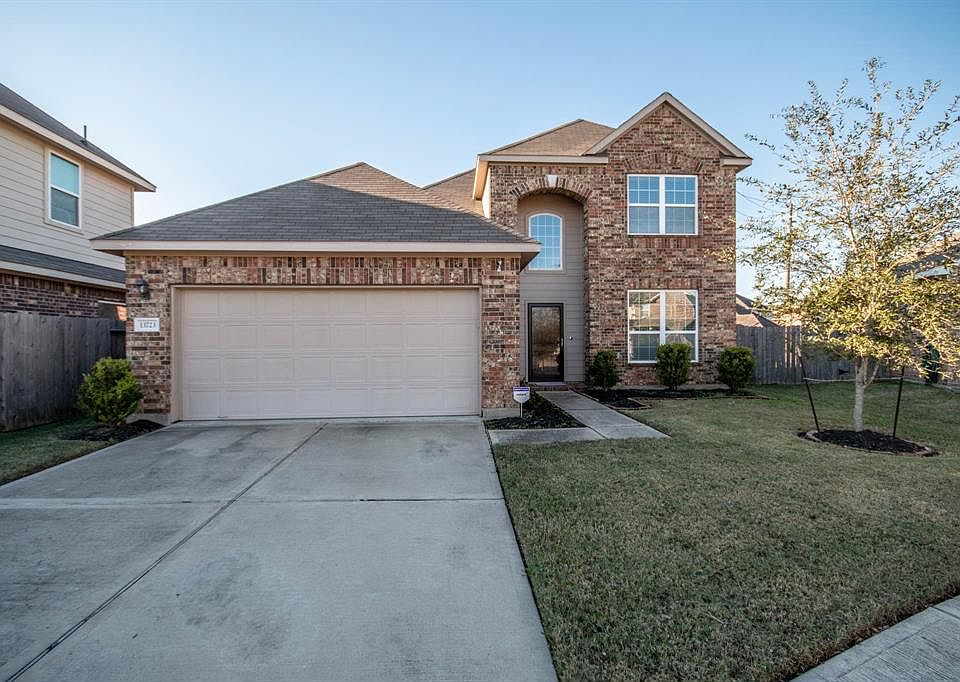 2 story 4 bedroom home in cul de sac