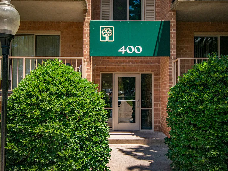 Spring Ridge Apartments Main Entryway