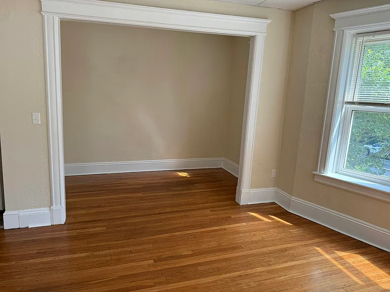 242 Fort Pleasant Ave #2L — Photo 9