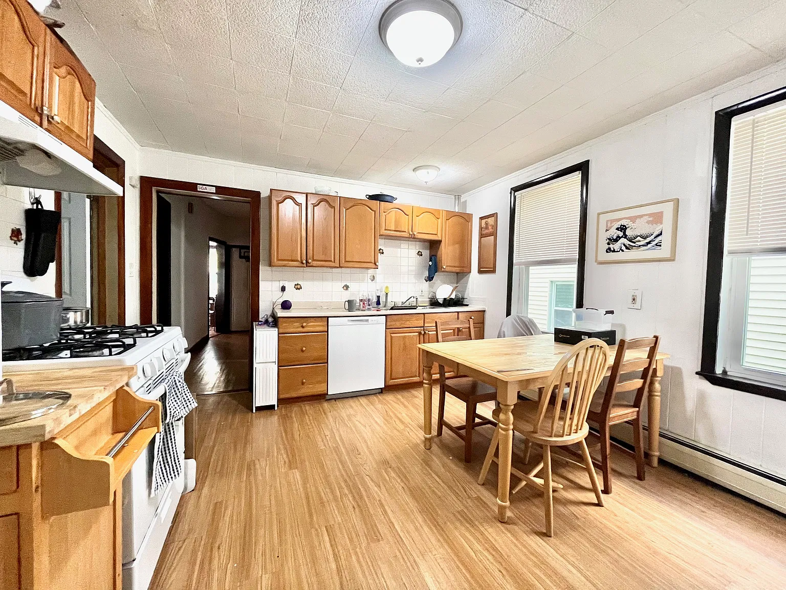 4 bed, 9999 sqft, $5,000 — Photo 3