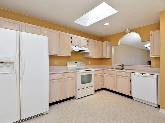 5th image of 10527 Broomsedge Ct