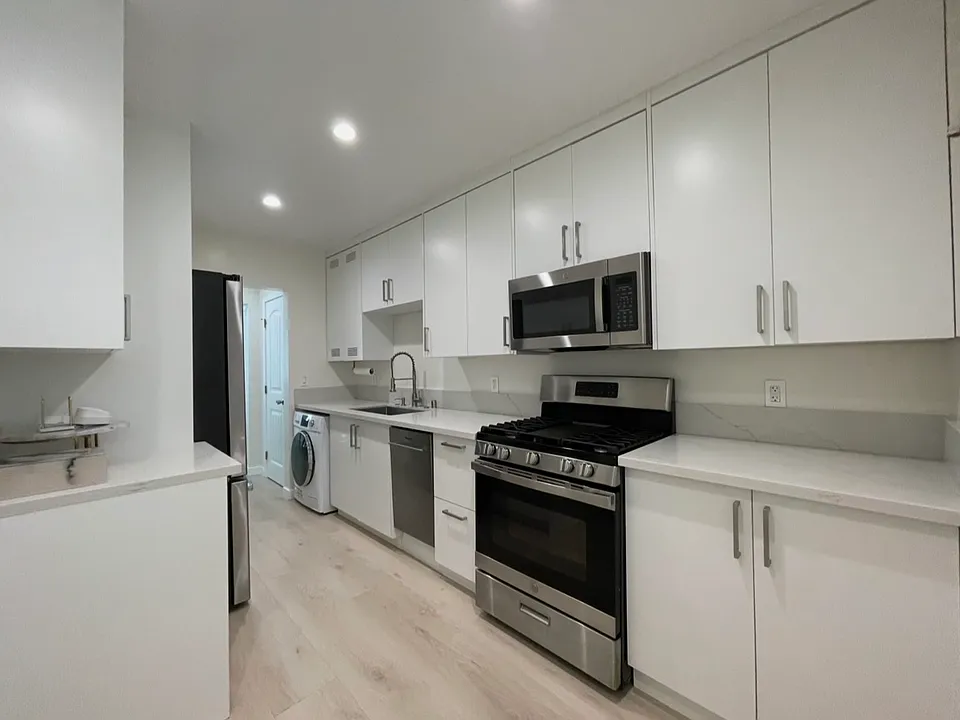 202 W Chevy Chase Dr
