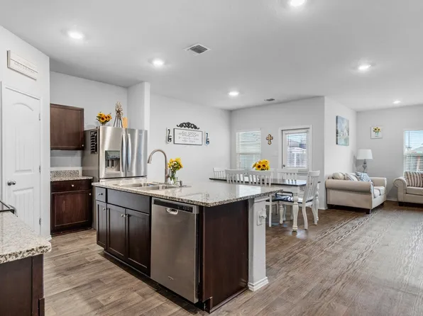 731 Monarch Dr, Seguin, TX 78155