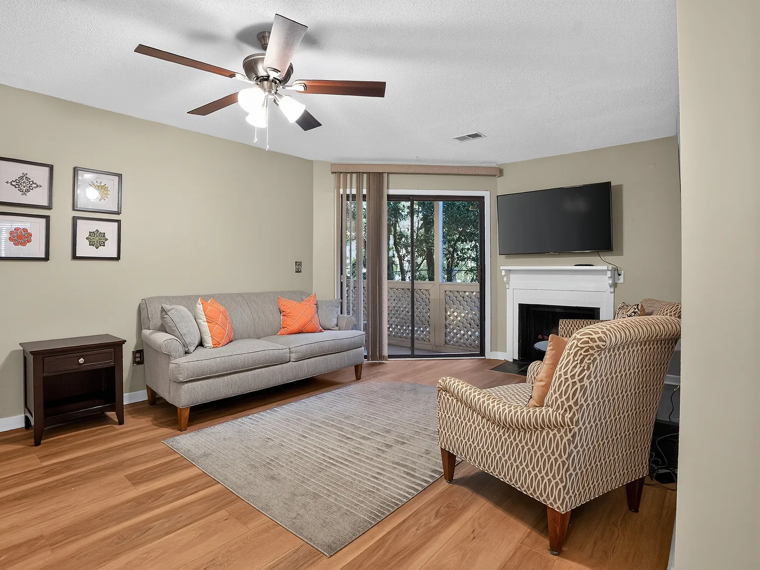 2 bed, 1105 sqft, $3,700 — Photo 1