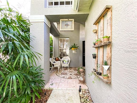 3rd image of 2204 Green Oaks Ln