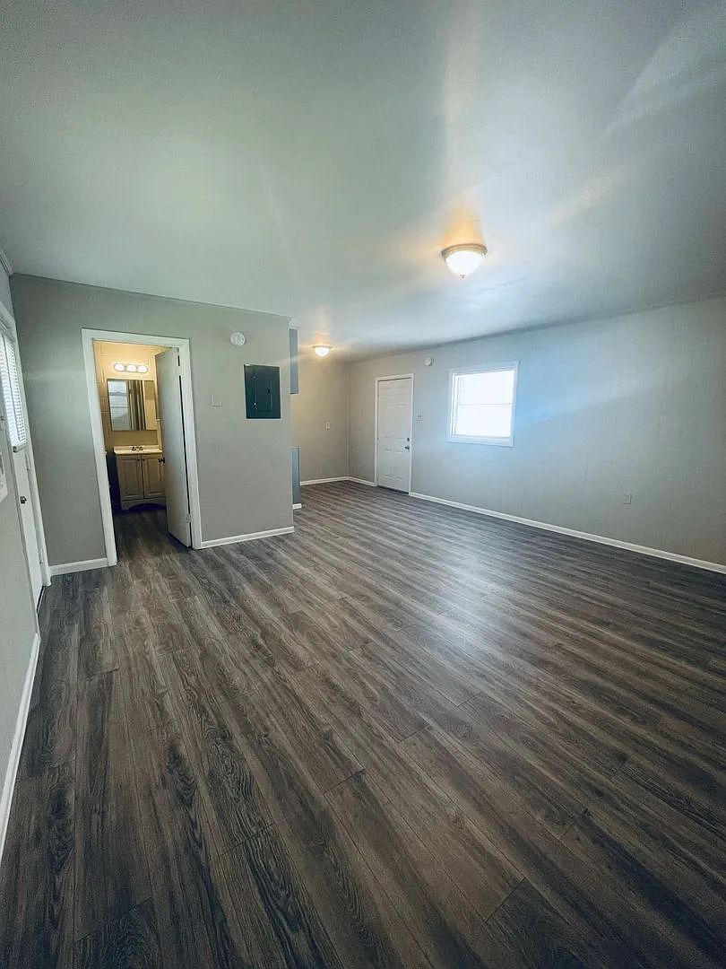 Studio Apartment Near Downtown Lewisburg MoveIn Special Available — Photo 3