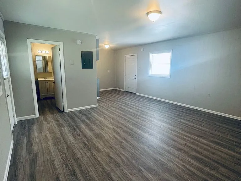 Studio Apartment Near Downtown Lewisburg MoveIn Special Available — Photo 3