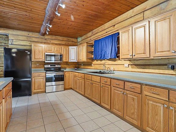 3rd image of 2303 Cardas Rd