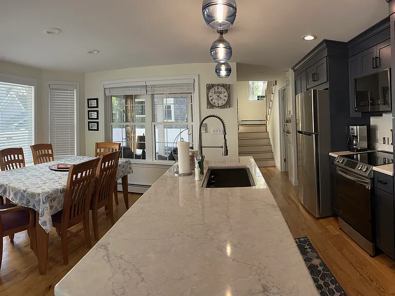 11 Hampton Ave — Photo 6