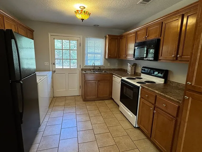315 Brannen St #B — Photo 6