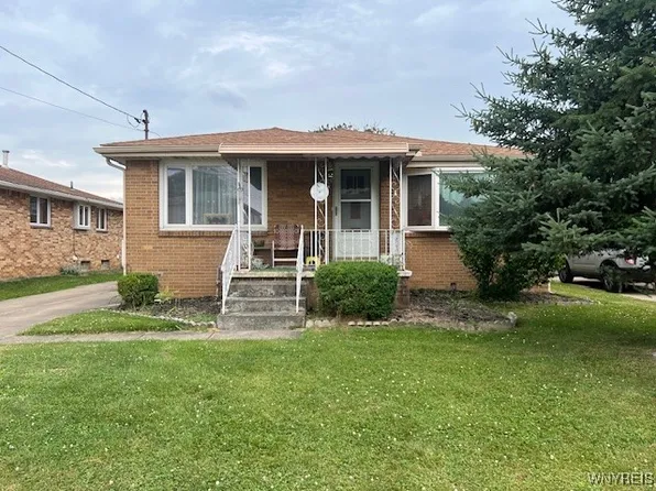 37 Bedford Ave, Lackawanna, NY 14218