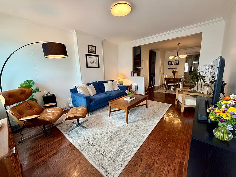 235 Hall St — Photo 1