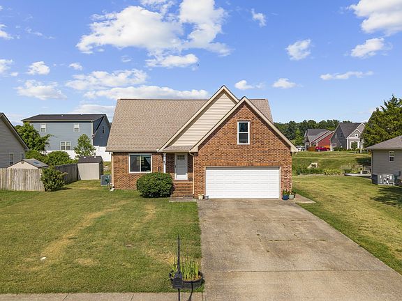 2nd image of 105 Bonnie Oak Dr