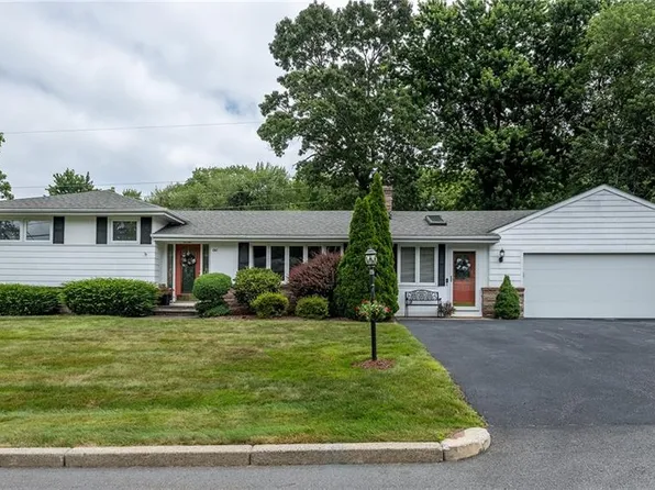 1 Knollwood Dr, Lincoln, RI 02865