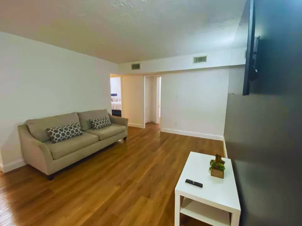 Cozy lounge space with Smart TV, Netflix and comfortable seating.